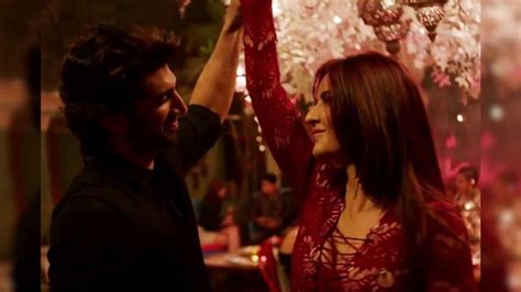 Fitoor: Title song 'Yeh Fitoor Mera' in Arijit Singh's voice is mesmerizing