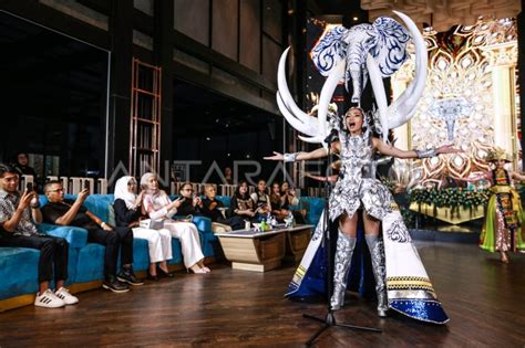 Busana Untuk Ajang Miss Supranational ANTARA Foto