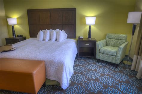 HAMPTON INN® & SUITES PENSACOLA GULF BREEZE - Gulf Breeze FL 61 Gulf Breeze Pkwy. 32561