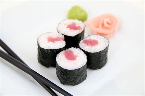 Hosomaki Atum Rolos De Sushi Japoneses Tradicionais Foto De Stock