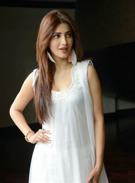 Shruti Haasan Sexy Figure Candid Pics In White Dress At Telugu Film Balupu Press Meet Hot