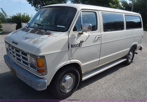 1990 Dodge Ram Wagon 350 Maxi Van In Winfield Ks Item Ca9750 Sold Purple Wave