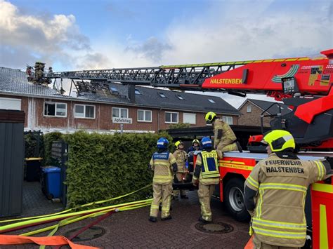 Feuerwehren bekämpfen Dachstuhlbrand im Reihenhaus Einsatzbericht