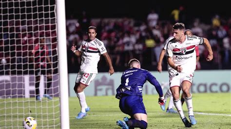 Calleri Faz Gols E Quebra Marca De Anos No S O Paulo Pelo