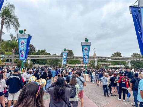 Disneyland showtimes are changing to accommodate the summer crowds 16