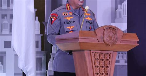 Survei Charta Politika Polri Lembaga Hukum Paling Baik Kinerjanya