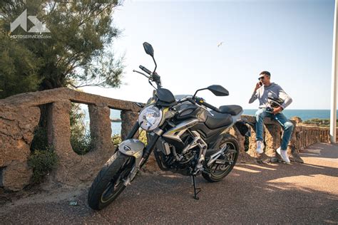 Neco Se Lance En Moto Avec Un Roadster 125