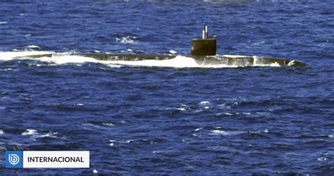 Submarino de propulsión nuclear estadounidense atraca en puerto de