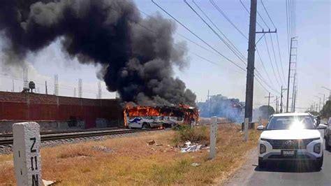 Pasajeros se Salvan de Choque entre Autobús y Tren en Celaya