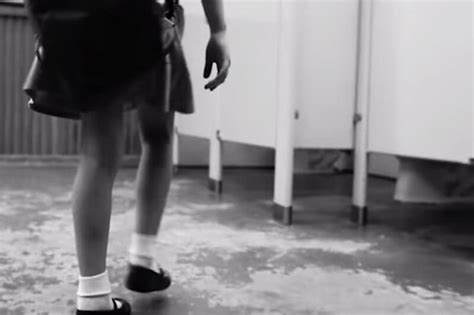 Usa Nello Spot Repubblicano Le Bambine Stuprate Se Le Trans Usassero I Bagni Delle Donne Gay It