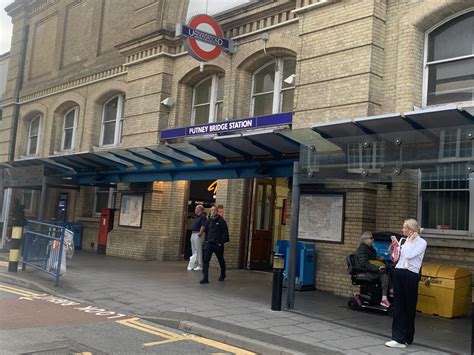 Residents frustrated by inaccessibility of Putney Bridge station