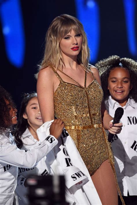 Taylor Swift Performs At 2019 Ama In Los Angeles 11242019 Hawtcelebs