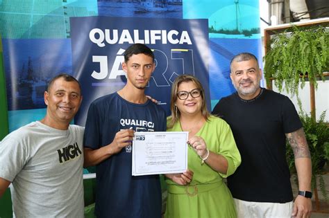 Qualifica Já prefeita Francimara entrega certificados ao primeiro