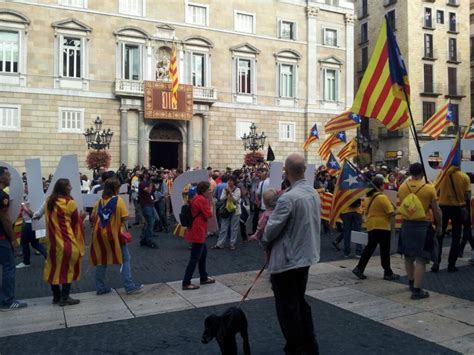 S activa el compte enrere del 9 N a la plaça de Sant Jaume