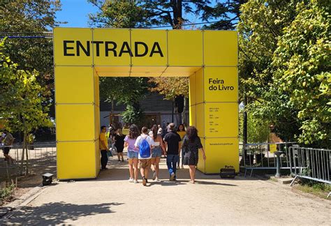 MAIS DE 60 MIL PESSOAS JÁ PASSARAM PELA FEIRA DO LIVRO DO PORTO IN