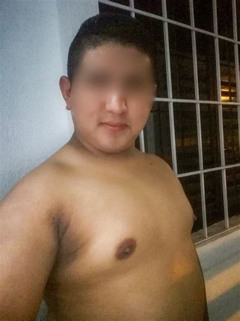 Yop Sin Camiseta En El Pasillo Del Trabajo I Porn Pictures Xxx