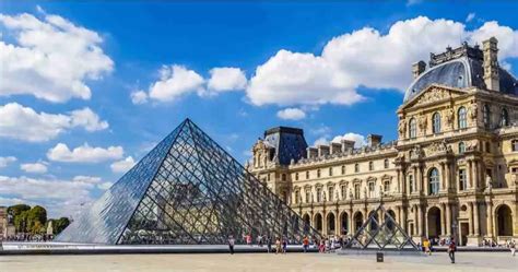 Paris te Bulunan Ünlü Sanat Müzesi Louvre Müzesi 1793 Güzel