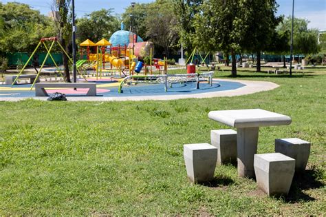 La Plaza Principal De Barrio Nuevo Poeta Lugones Con Nueva