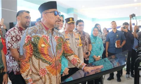 Gubernur Murad Resmikan Gedung Baru Pasar Mardika Ambon Biro