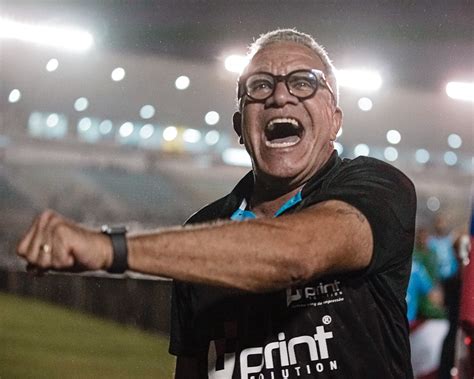 Paysandu renova contrato Hélio dos Anjos para temporada de 2024