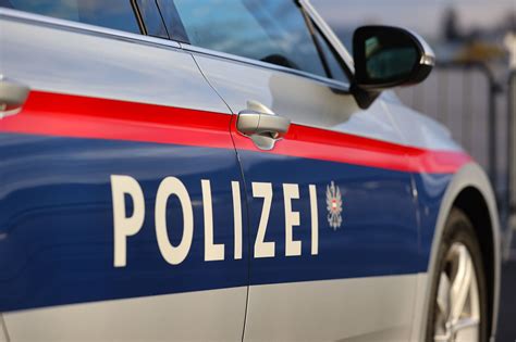 Auto Rast Auf Gehsteig Wilde Verfolgungsjagd In Wien Mit Mehreren