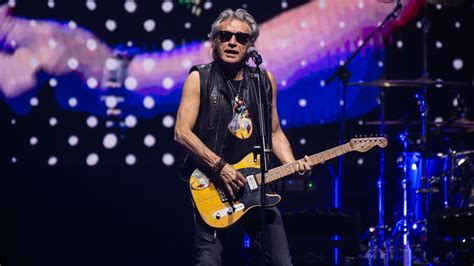 Dopo Anni Dallultima Volta Ligabue Torna Nei Teatri Con Un Tour Di