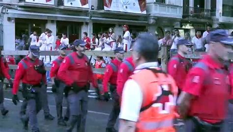 Tensión y peligro en el cuarto encierro de los Sanfermines con un