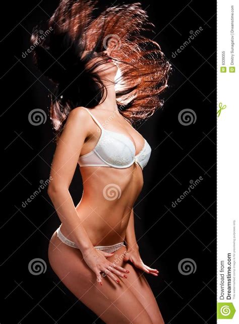 Femme Dans La Danse De Lingerie Sur Le Fond Noir Image Stock Image Du
