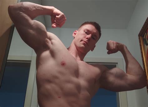 Hot Guy Double Bi R HotGuys