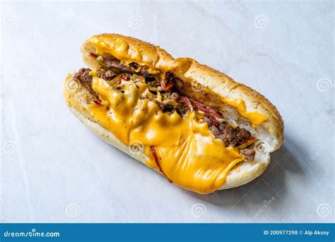 Sanduíche De Bife De Queijo Filly Queijo Cheddar Derretido Foto de