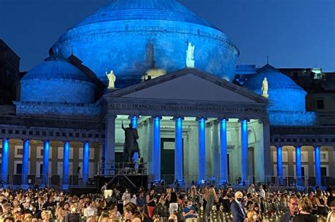 Luci E Suoni Di Napoli Capodanno A Napoli Con Giorni Di