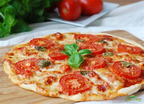 Pizza s rajčaty a mozzarellou JÍME CHYTŘE Odborné výživové poradenství