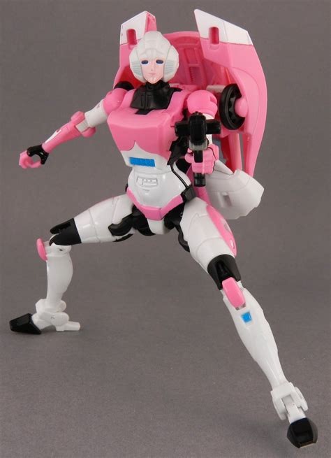 Tfws Generations Arcee In Hand Gallery Transformers News Tfw2005