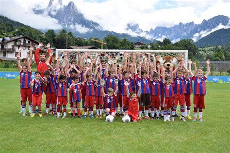 Trentino Piccoli Campioni Crescono Allombra Delle Dolomiti Bayern