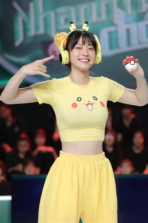 Lê Bống Pikachu Hot Girl Le Báng Chinh Thác Len Tiáºng Vá Máºc Äá Pikachu Bo Sat