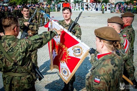 Terytorialsi przysięgali na rynku w Daleszycach