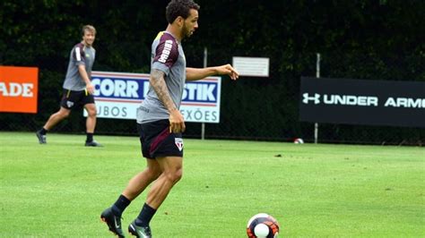 Wellington Nem Passa Por Cirurgia Bem Sucedida No Joelho Esquerdo Lance