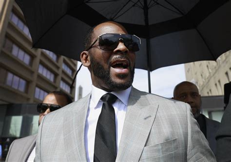 R Kelly Timeline Shining Star To Convicted Sex Offender Panorama