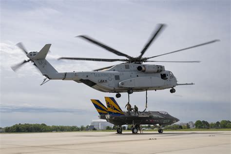 Marines New Ch 53k Helicopter Transports F 35 Airframe Between Test