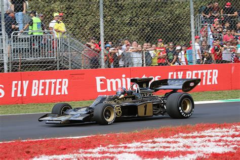 Emerson Fittipaldi Il Campione Del Con La Lotus D Motoremotion It