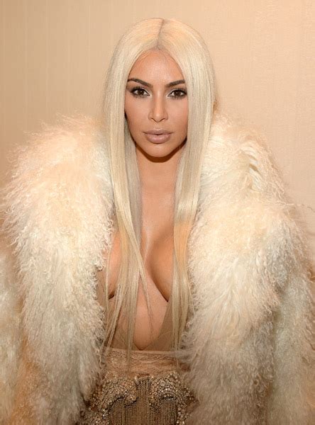 Kim Kardashian Revela O Truque Para Manter Os Seios L Em Cima Mesmo