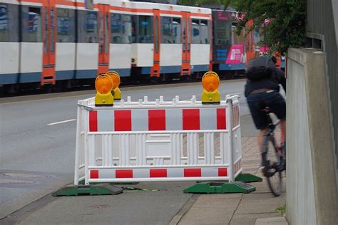 Das hat es mit dem schwarzen Loch auf der Artur Ladebeck Straße auf