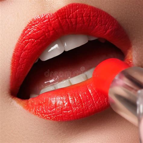 Primer De La Cara De La Belleza Labios Atractivos Detalle Rojo Del