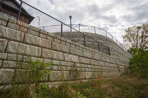 Commercial Engineered Retaining Walls Helmutz Landscape And Interlock