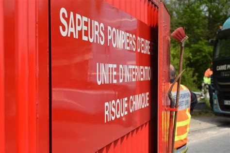 Trente Pompiers Mobilis S Pour Une Fuite D Acide Nitrique Gannat