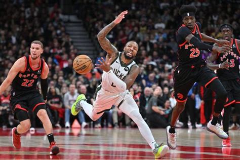 Basket Damian Lillard Bucks S Occupe De Tout Face Aux Raptors