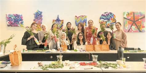 Artotel Ts Suites Surabaya Gelar Workshop Bottle Painting Flower Yang