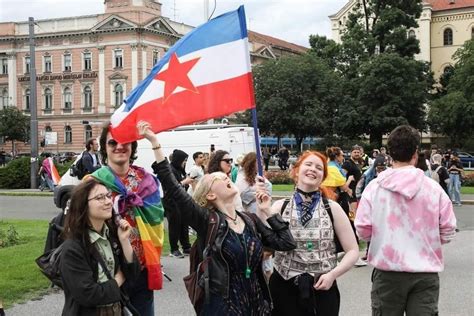 Zastava Sfrj Na Paradi Ponosa Je Odgovor Kle Avcima Ali Ipak