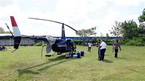 Helikopter BNPB Mendarat Darurat Di Lapangan Bola Sijori Kepri