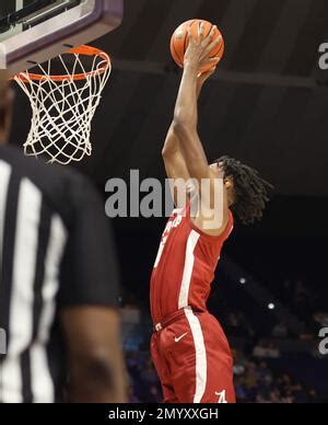 Alabama Forward Noah Clowney 15 Gets Loose Under The Basket For A